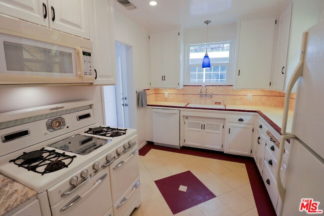 Building Photo - 2420 Teviot St