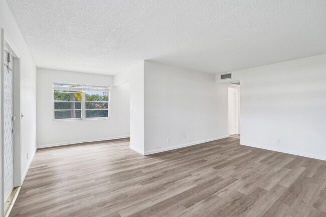 Building Photo - 57 Dorset Dr