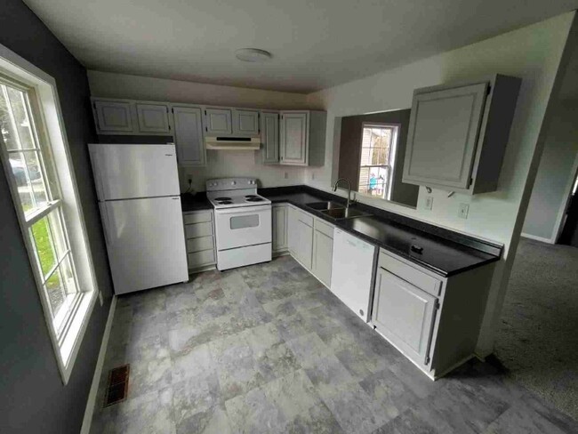 Primary Photo - 655 Mosgrove St
