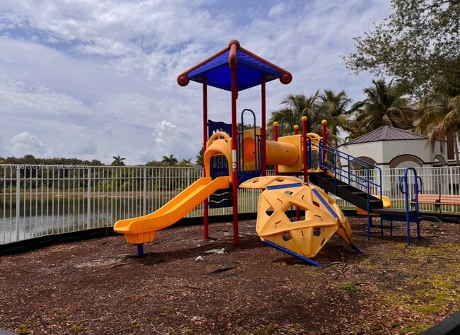 Building Photo - 4405 SW 160th Ave