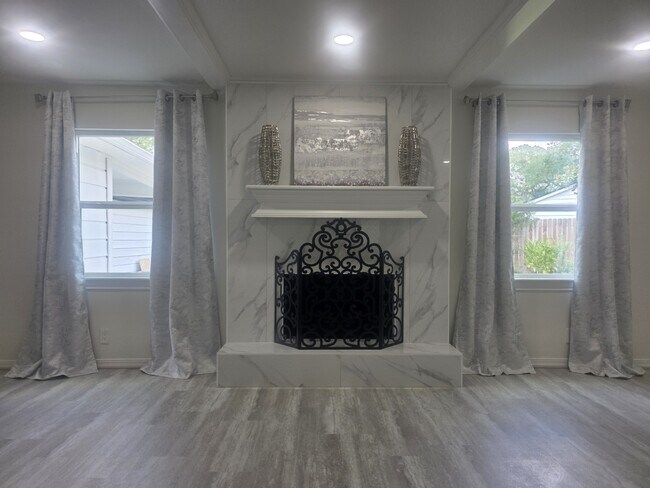 Building Photo - 1507 Village Green Ct