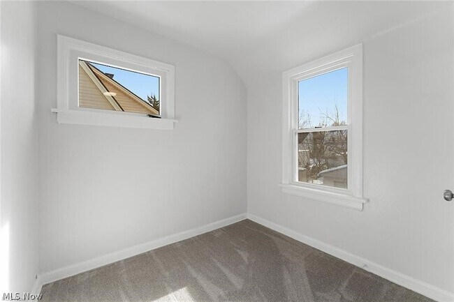 Building Photo - 3406 Henderson Rd