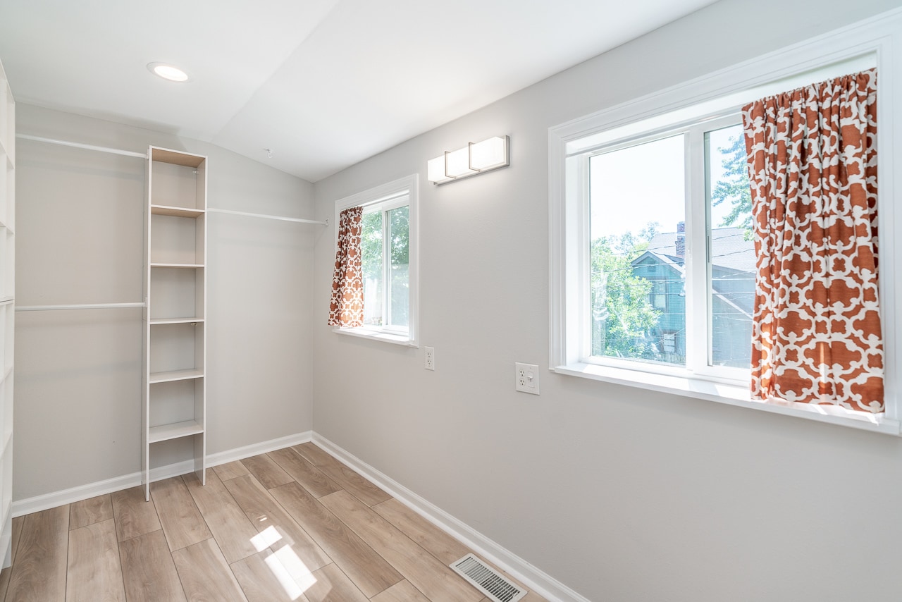 Second Level - Full Bath - 2435 Summit St