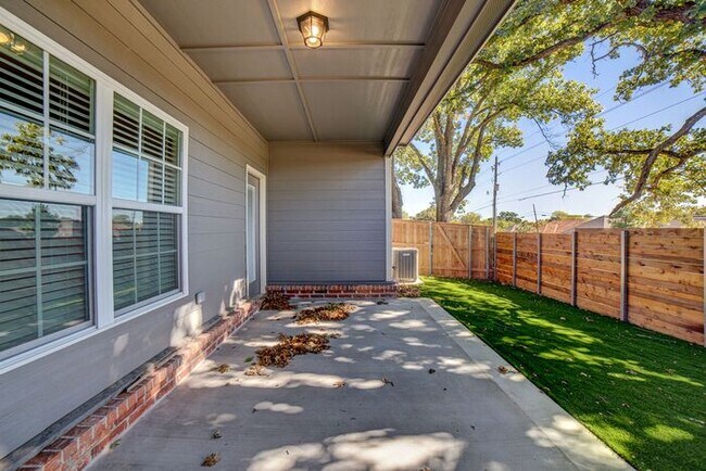 Building Photo - 3/2/2 Brand New Luxury Patio Home