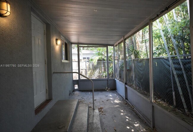 Building Photo - 560 NE 67th St