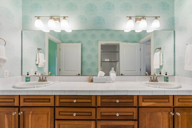 Building Photo - 681 Ocean Palm Way