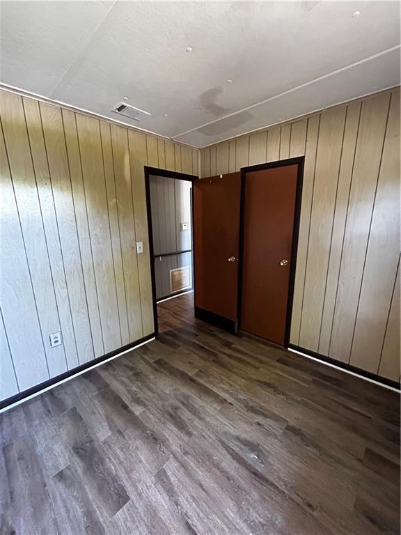 Building Photo - 2891 Village Green Dr