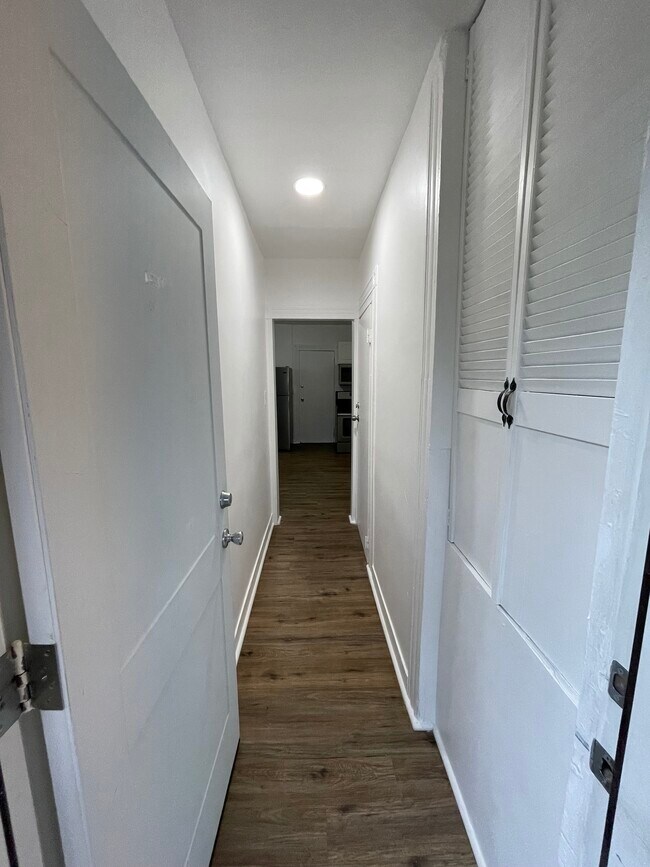 Building Photo - 260 Sheridan St