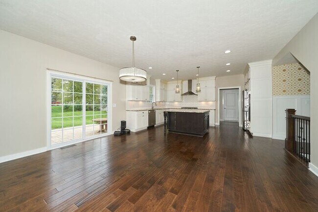Building Photo - Beautiful 5 Bedroom With Finished Basement in Fishers