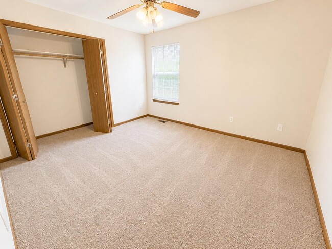 Building Photo - 4006 Meadow View Dr