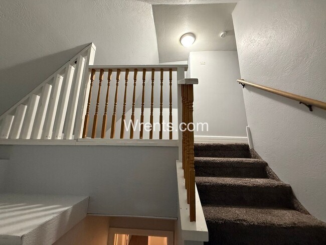 Building Photo - Full of Historic Charm & Character - Perry District  3 Bed/1 Bath Home