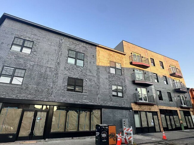 Building Photo - 2104 Reed St