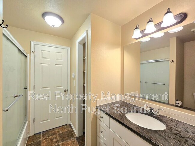 Building Photo - 228 N Stillaguamish Ave