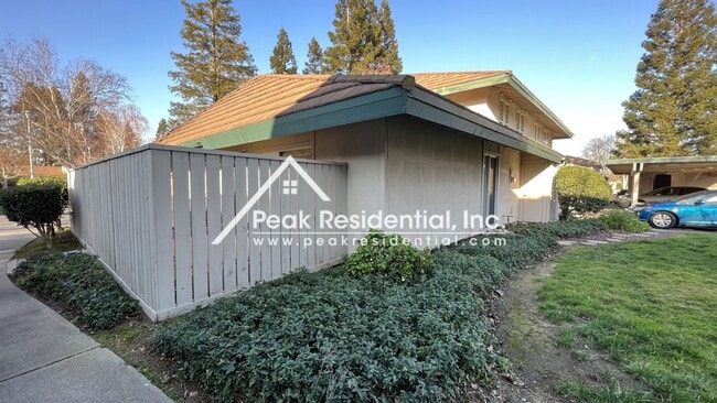 Building Photo - Very Nice Greenhaven 2bd/1ba Condo in Gated Community - Must See