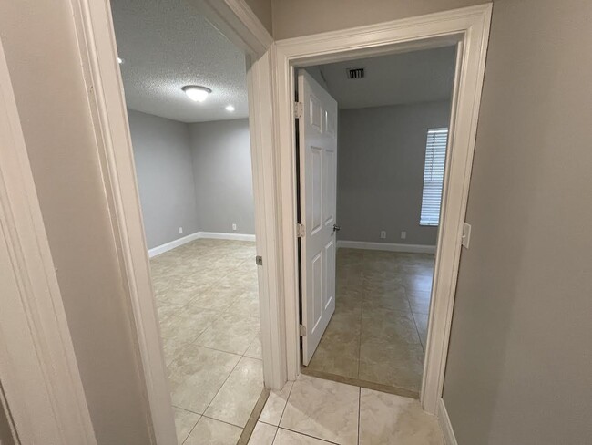 Building Photo - 9173 Tivoli Pl