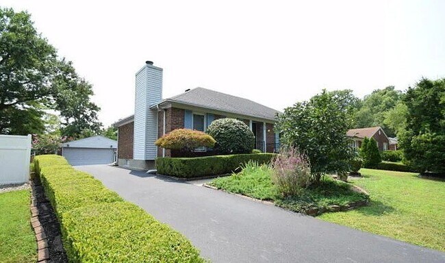 Building Photo - 614 Stivers Rd