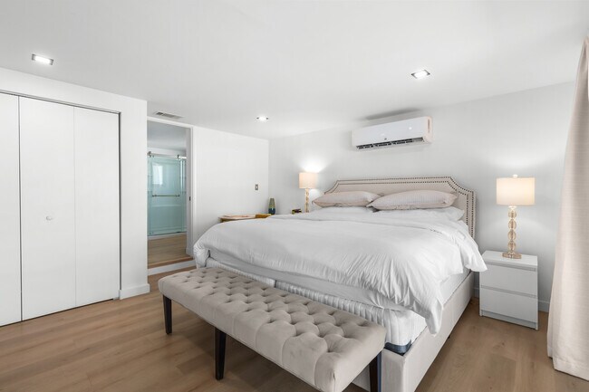 Building Photo - 273 Tropic Dr