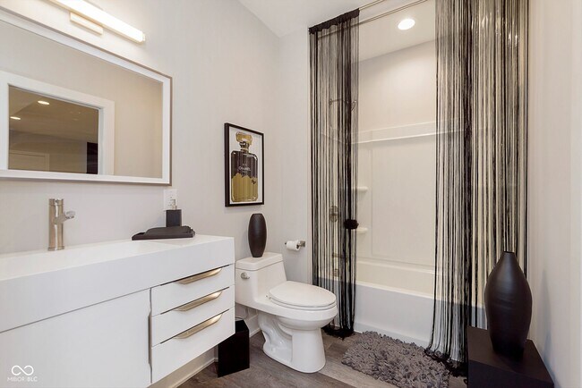 Building Photo - 429 W 86th St