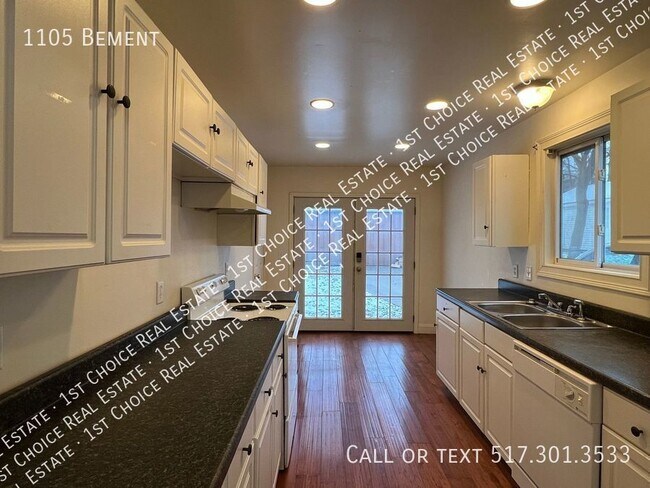 Building Photo - 1105 Bement-