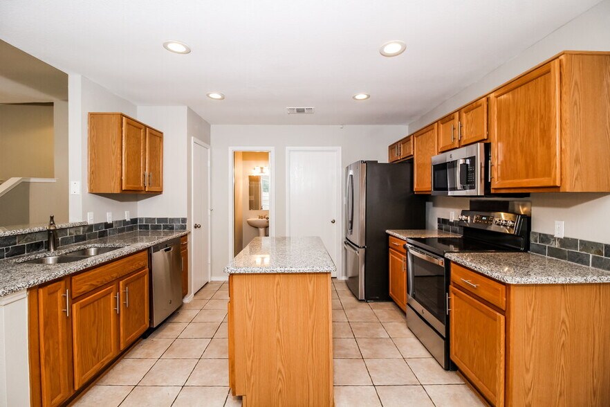 Building Photo - 809 Pace Dr