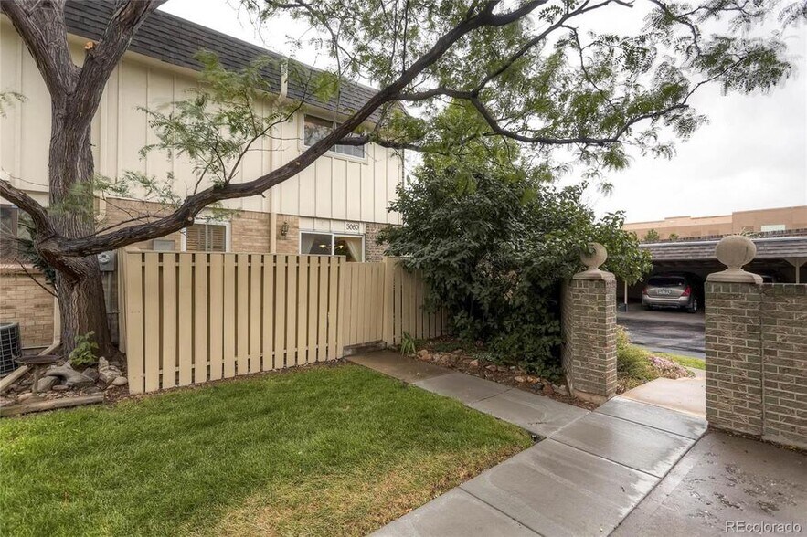 Building Photo - 5060 E Hinsdale Pl