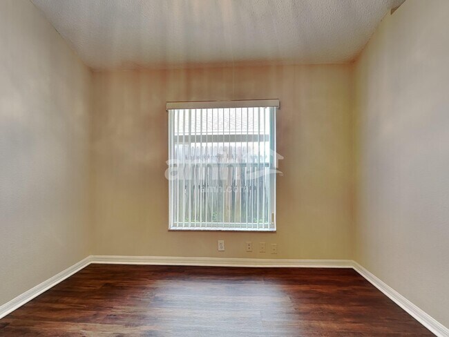 Building Photo - 1502 Scotch Pine Dr