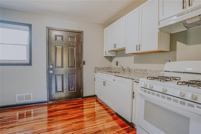 Building Photo - 2877 Whispering Hills Dr