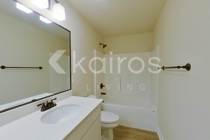 Building Photo - 6914 Bluebell Ct