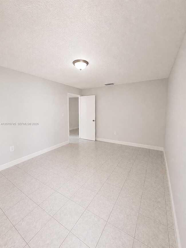 Building Photo - 3011 SW 117th Ave