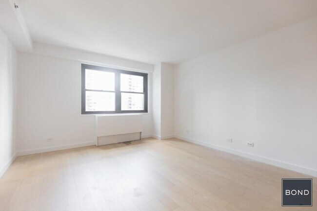 Building Photo - 222 E 39th St