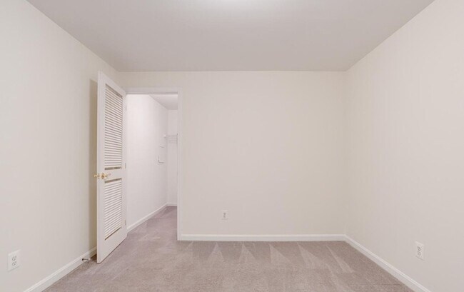 Building Photo - Charming Abingdon Townhome with Modern Upgrades!