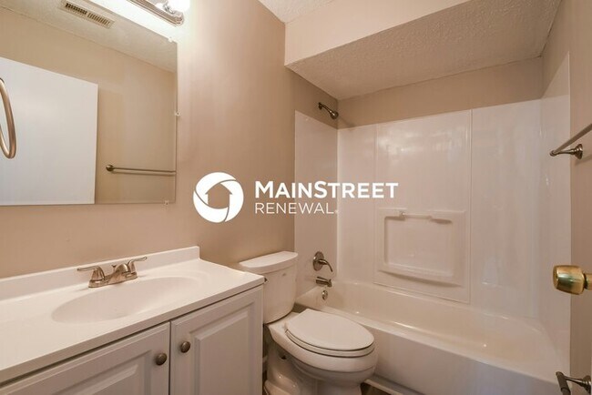 Building Photo - 3 Bedroom Pet-Friendly Home in St. Louis, MO with Main Street Renewal