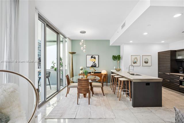 Building Photo - 200 Biscayne Blvd Way