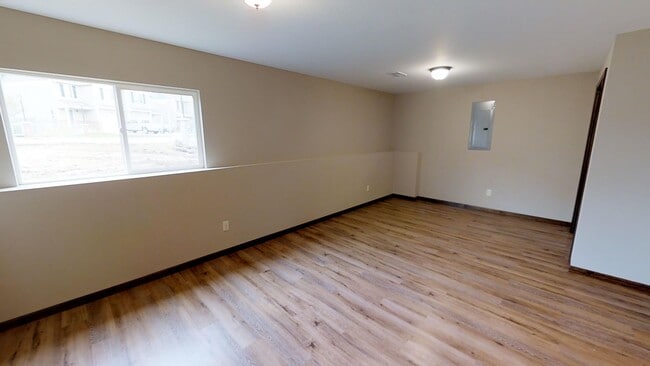 Building Photo - Luxury Townhome