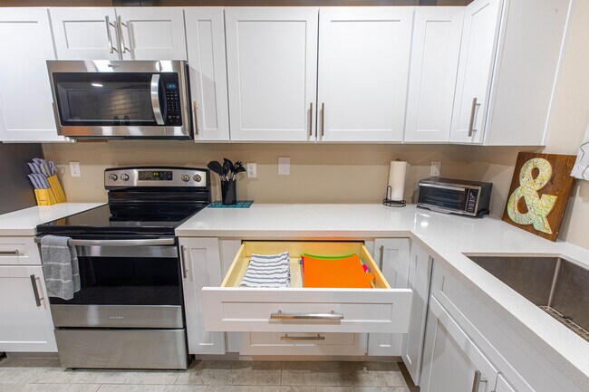 Building Photo - 2812 S Mill Ave