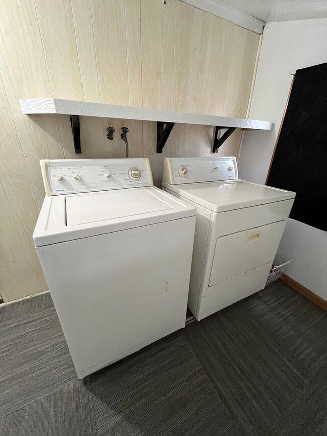 Building Photo - 2 Bed/1 Bath Ranch Home For Rent in Harrisburg, SD!