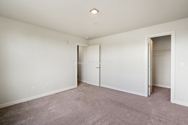 Building Photo - Contemporary 2 BD | 1.5 BA Apartment in The Heart of Northeast Portland