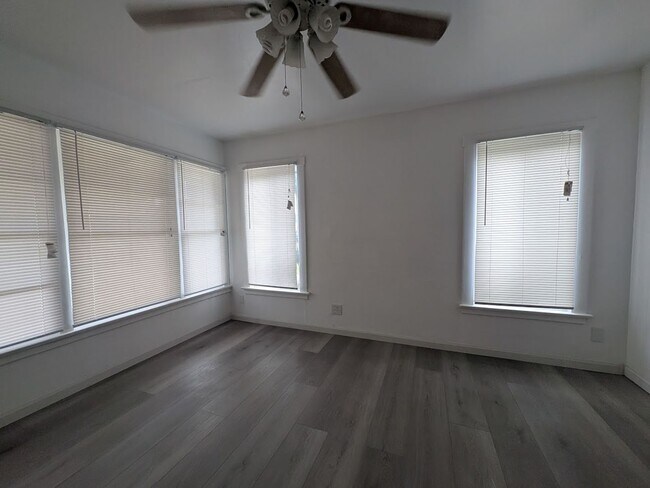 Building Photo - 1412 Leafdale Ave