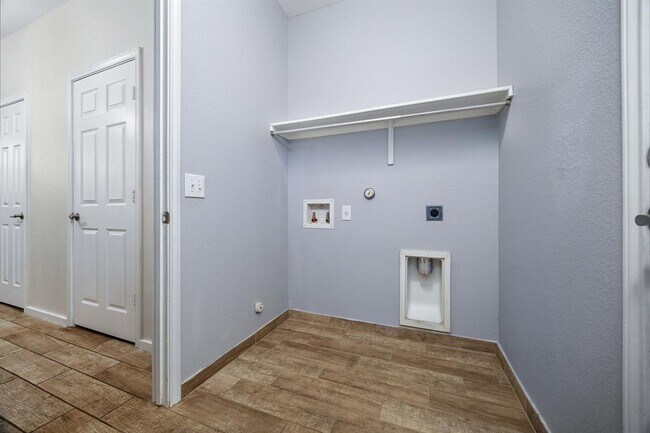 Building Photo - 8909 Winter Haven Rd