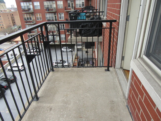 Building Photo - 6 S Laflin St