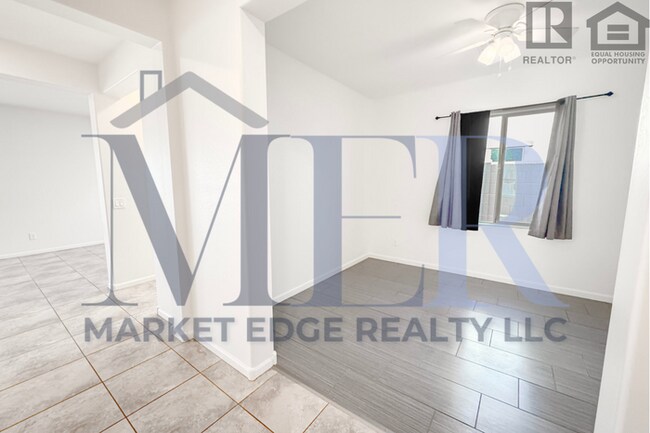 Building Photo - 3Bed/3Bath House in Buckeye! Ready for Immediate Move-In! -- Fenced-In Yard!!