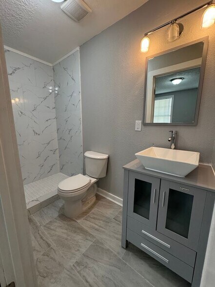 Building Photo - 5432 Tyler Ave