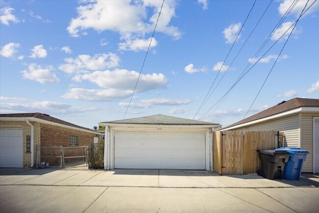 Building Photo - 6039 S Narragansett Ave
