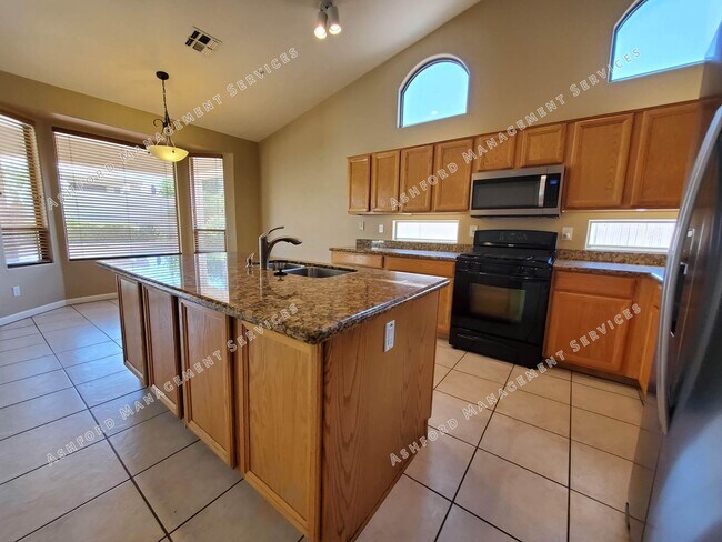 Building Photo - 3 BEDROOM WITH POOL NORTH SCOTTSDALE