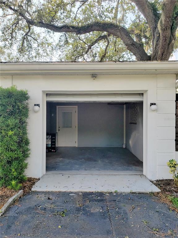 Building Photo - 707 S Lois Ave