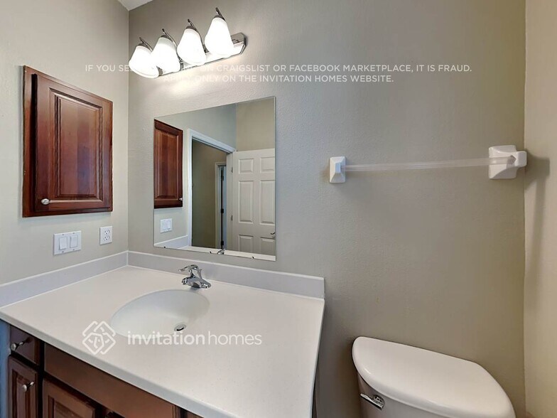 Building Photo - 12423 25th Ct E