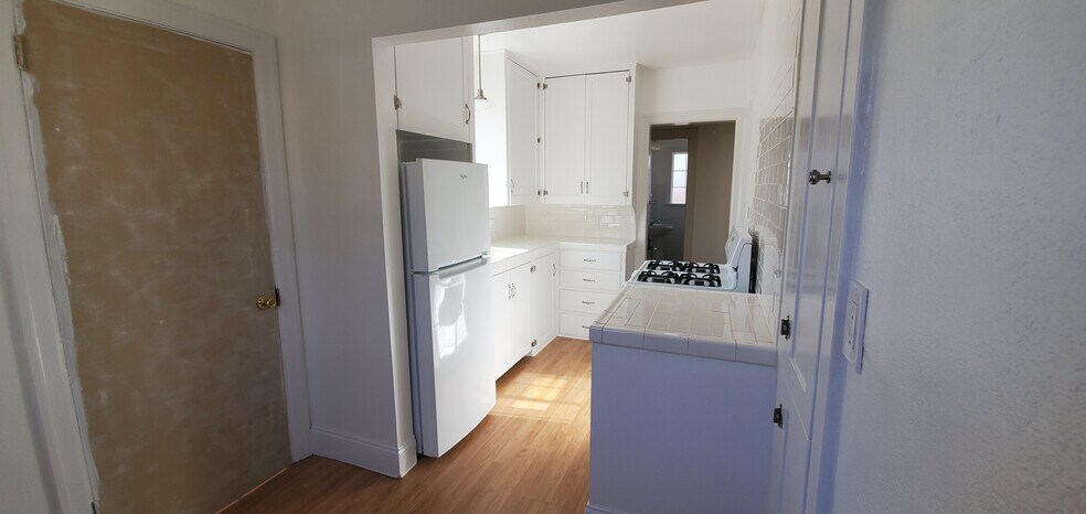 Building Photo - 760 Elmira St #5