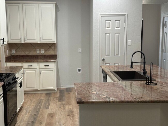 Building Photo - 5212 Blackwood Dr