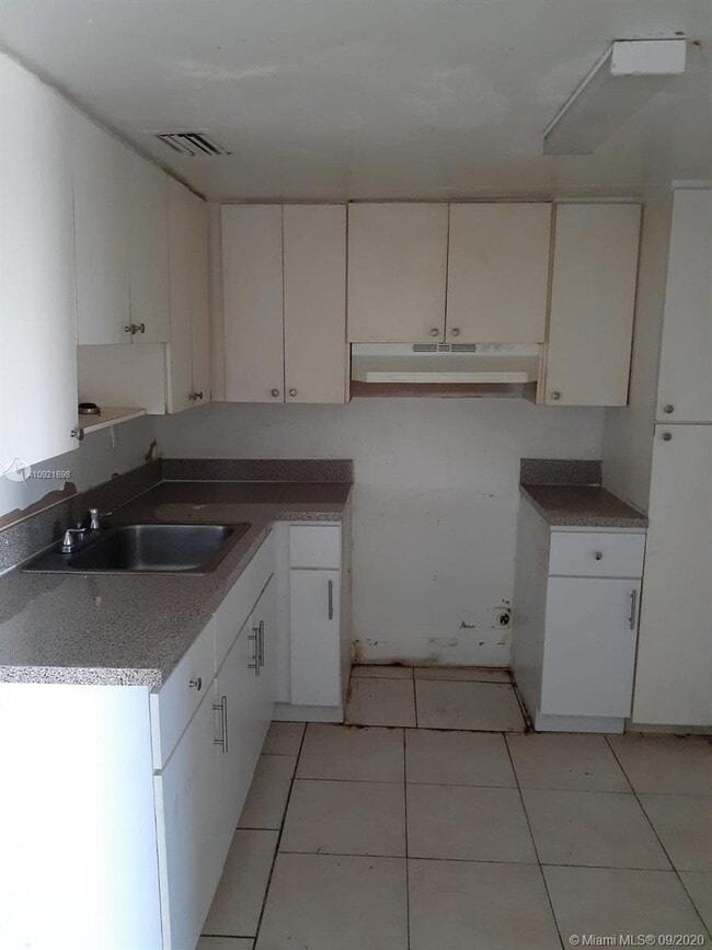 Building Photo - 13285 NE 6th Ave