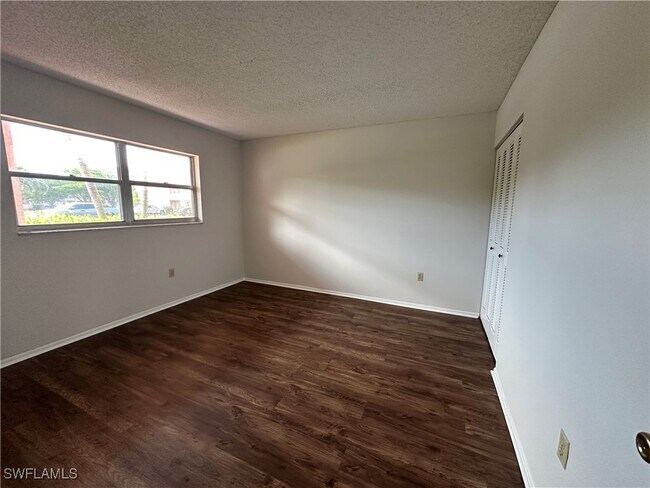 Building Photo - 170 Turtle Lake Ct
